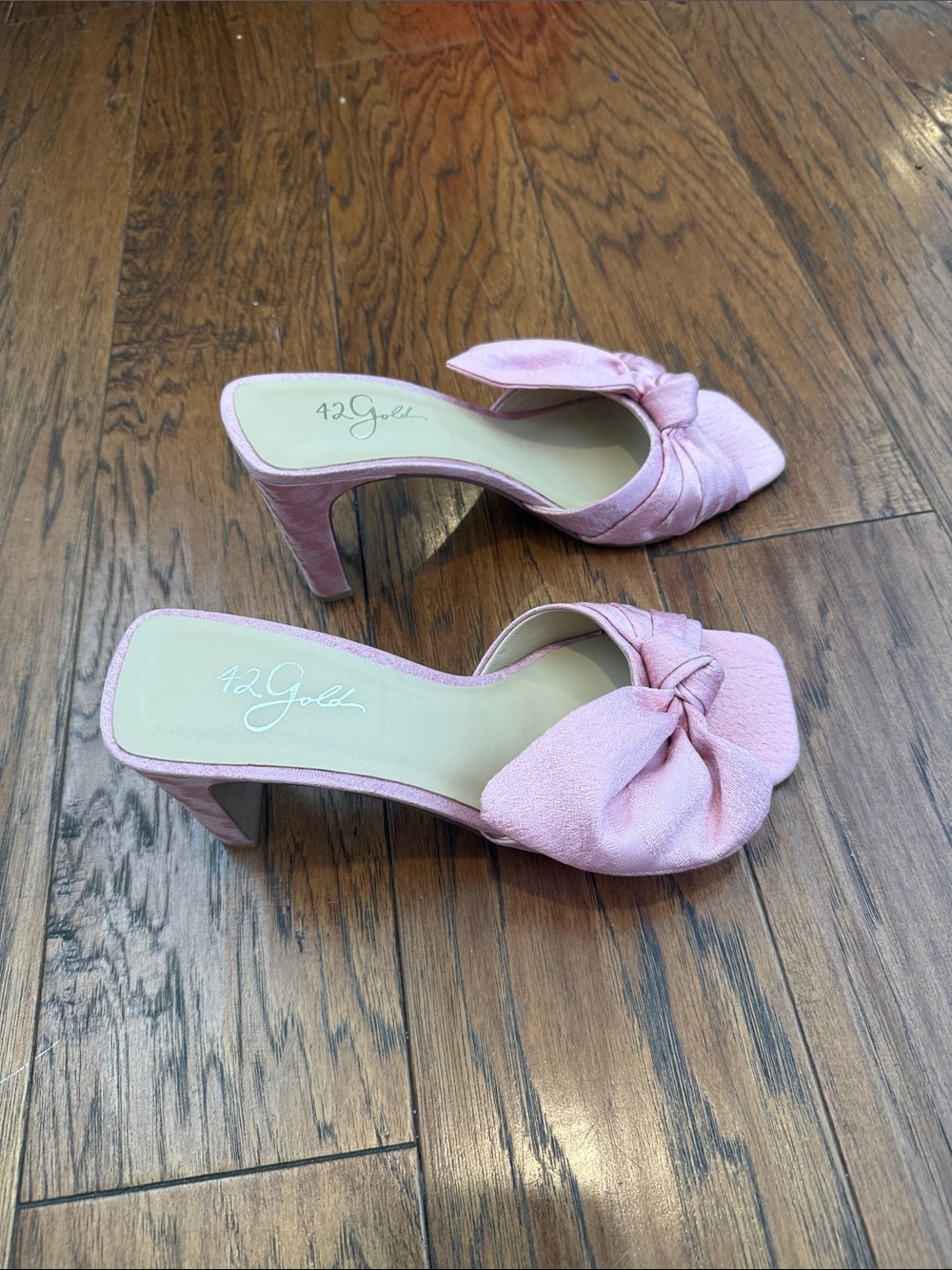 42 GOLD Pastel Pink Knotted Bow Slide Heels, 7.5 - Picture 4 of 5